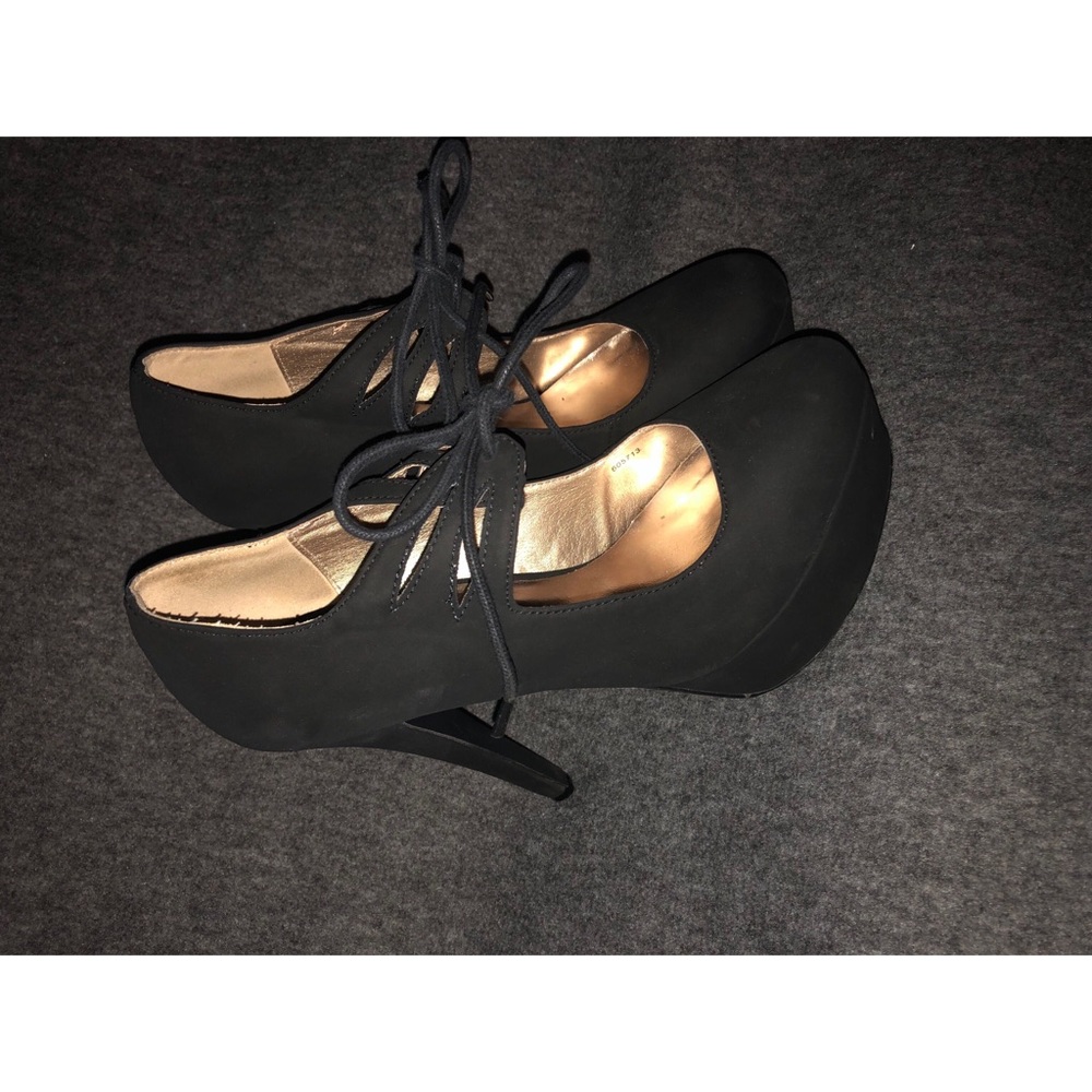 Black Tied Heels